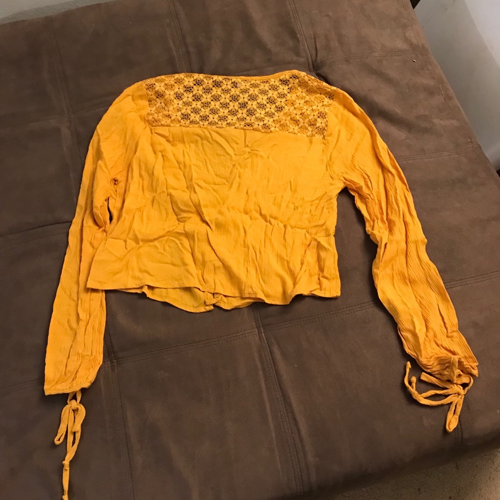NEVER WORN Charlotte Russe Cropped long sleeve top - Picture 3 of 3